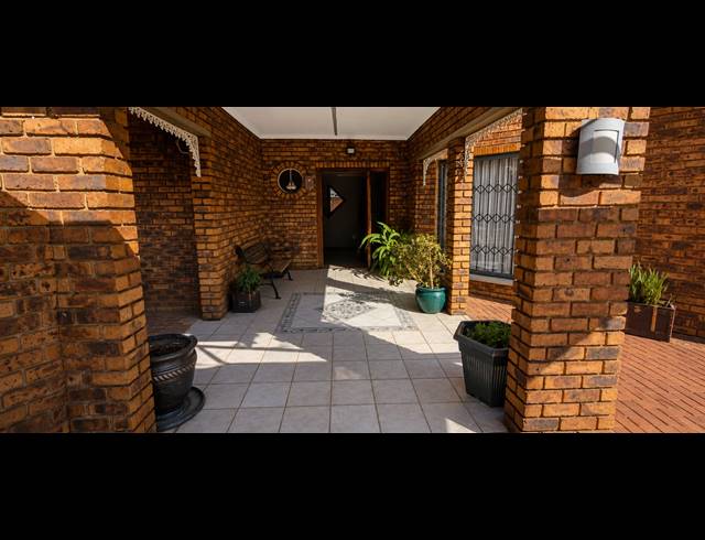 4 BEDROOM HOUSE FOR SALE IN GOLF PARK